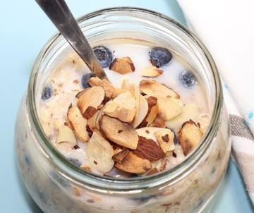 Overnight Oats with Blueberry